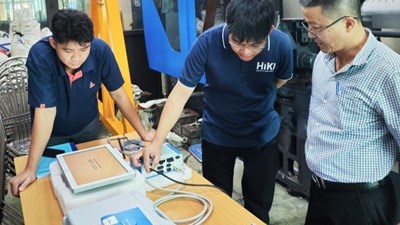 HIKI chuyển giao hệ thống giám sát quá trình đúc nhựa CPS cho trường đại học